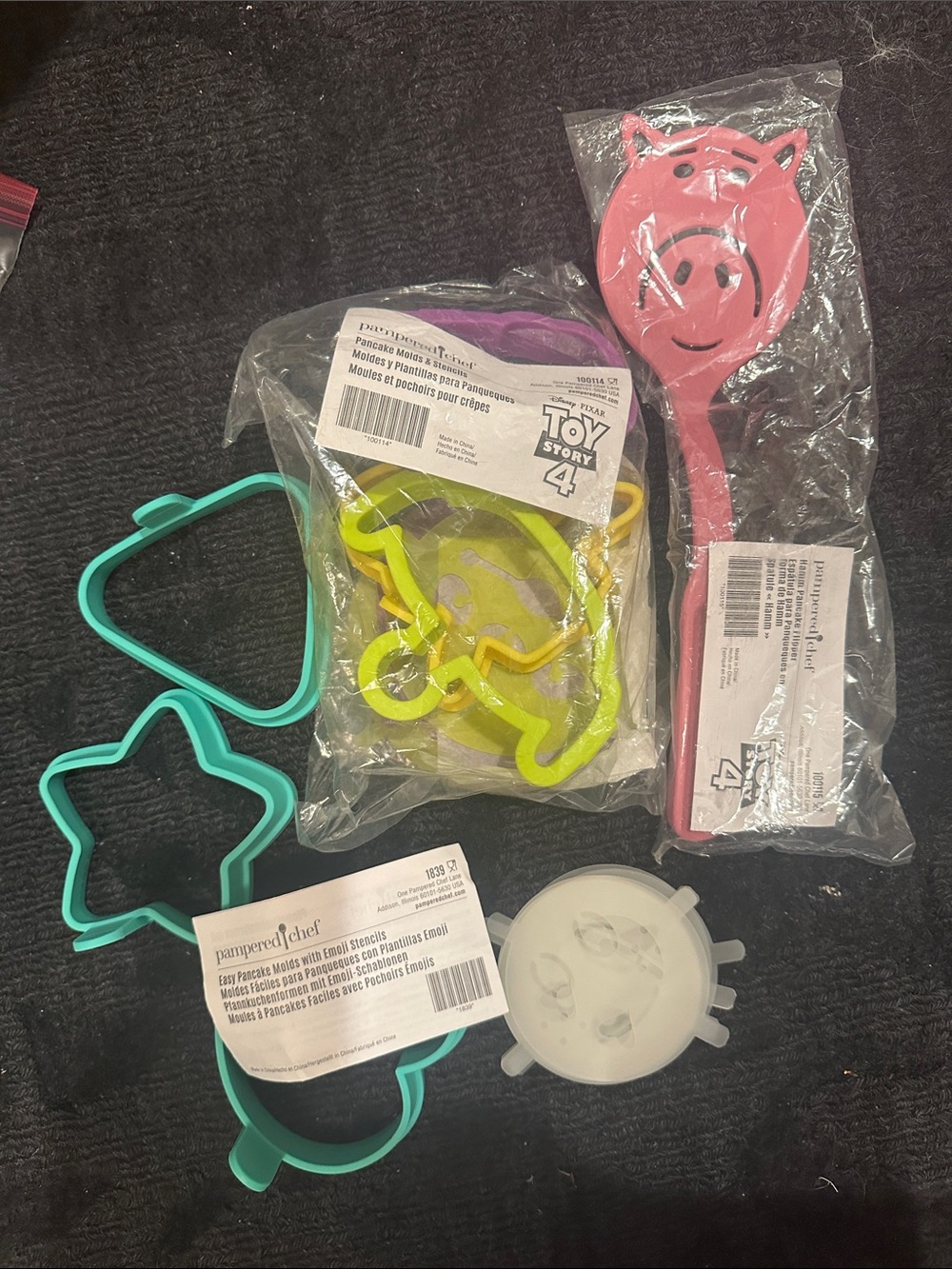 Pampered Chef Kids Pancake Molds & Pink Pig Spatula Set - Assorted Colors